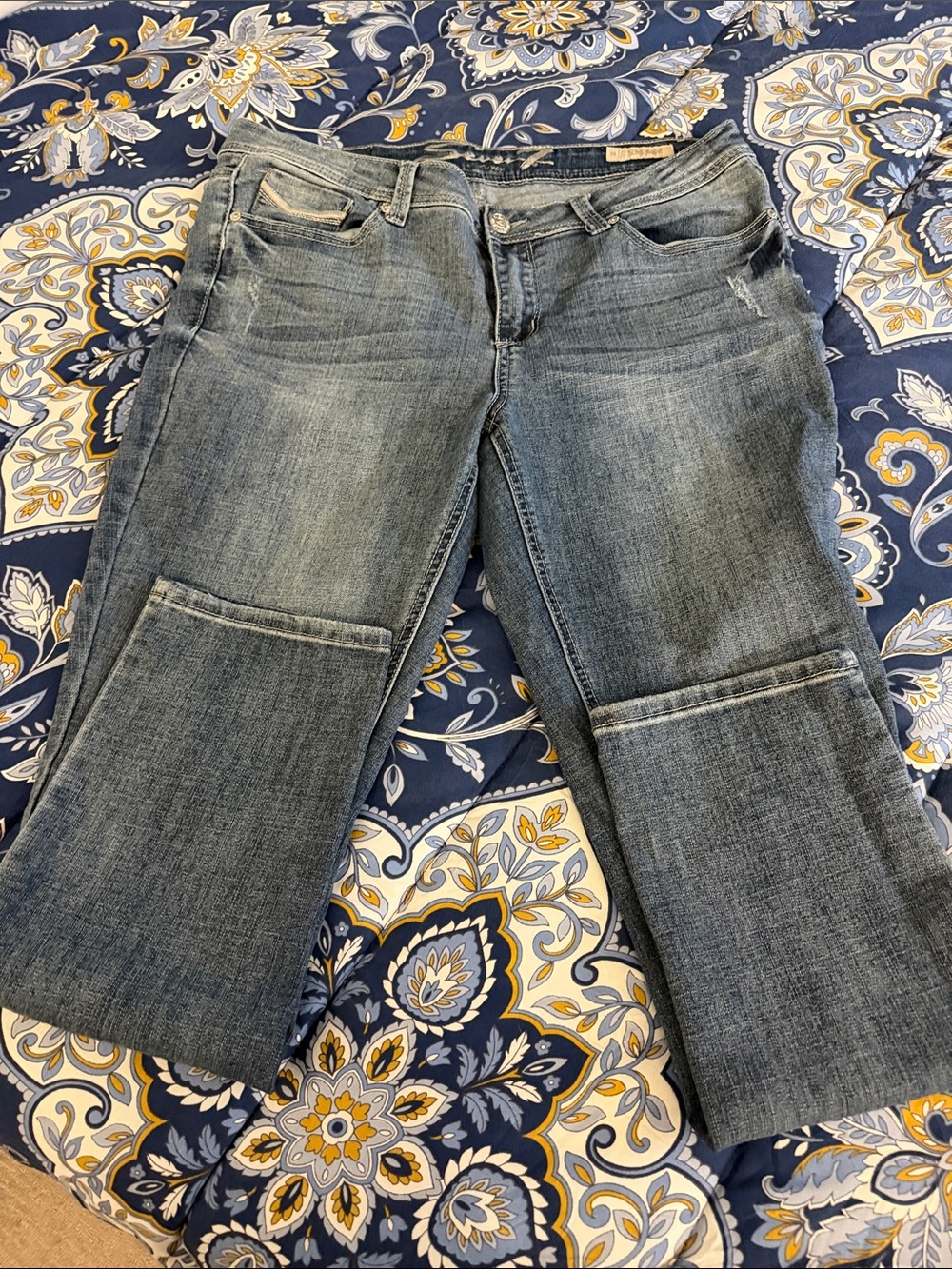 Seven7 Straight-Leg Cropped Jeans in Faded Blue